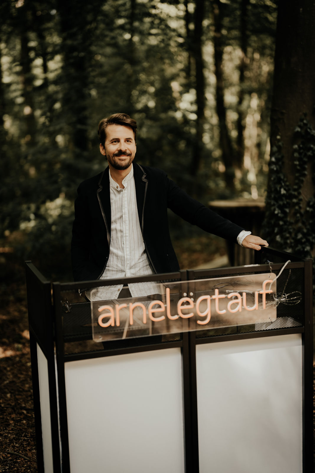 Hochzeits-DJ in Düsseldorf finden: 7 Fragen, die euch alles verraten